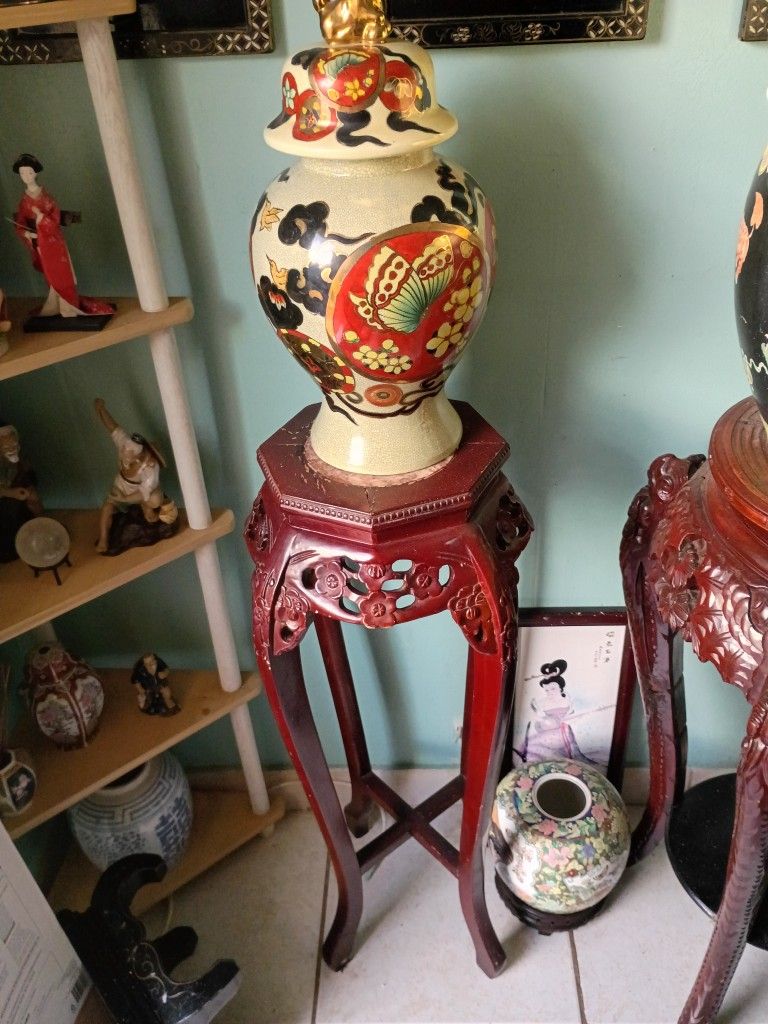 Oriental Vase With Wooden Stand