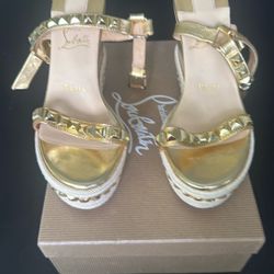 Gold Stud Christians Size 8