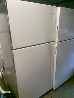 Top freezer refrigertor