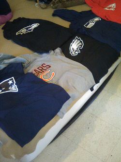 6 brand new NIKE NFL HOODIES... In store price $65 a piece my price 35 30 a piece Men Medium and Large