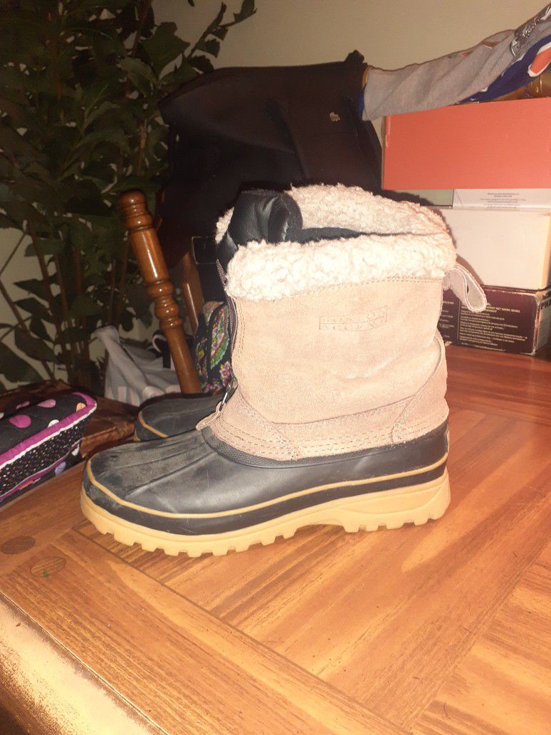 Womans Snow/sleet Boots