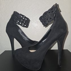 Sz 7 Black Heels