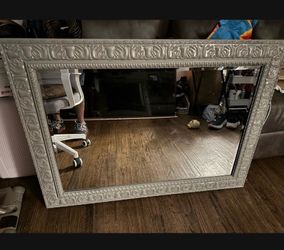 Nice mirror 43x32 asking 45