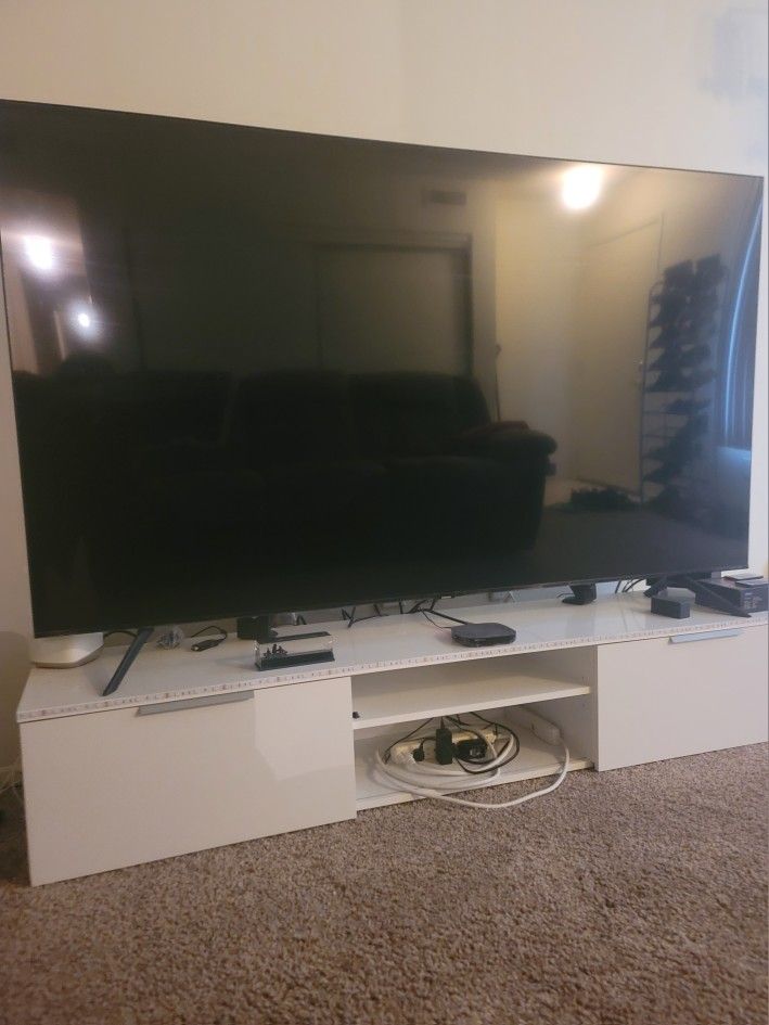 75" Samsung LED 4K UHD Crystal Smart TV With TV Stand, Couch, King Size Bed And More!