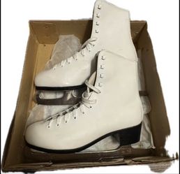 CCM Pirouette Women’s Figure Ice Skates – Size 10 – Like New