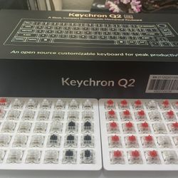 NEED GONE ASAP KeyChron Q2 w knob blue W extra switches 