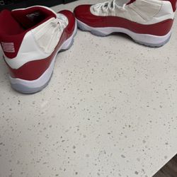 Air Jordan 11 Cherry