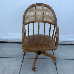 Antique Victorian Caned Oak Office Library Swivel Desk Chair Shin-Lee made 1980