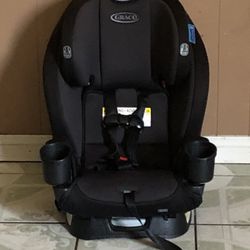 LIKE NEW GRACO SLIM FIT CONVERTIBLE CAR SEAT!!!!