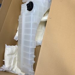 Volvo semi  truck, cooling Reservoir Tank