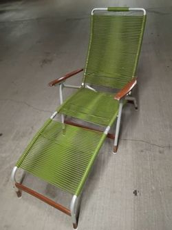 Telescope Tube Green Plastic Straw Folding Garden/Lawn Lounge Chair with Wood Arms