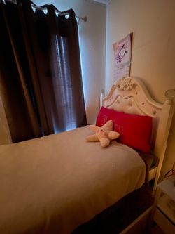 Twin princess bed