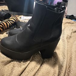 Black Heel Boots 