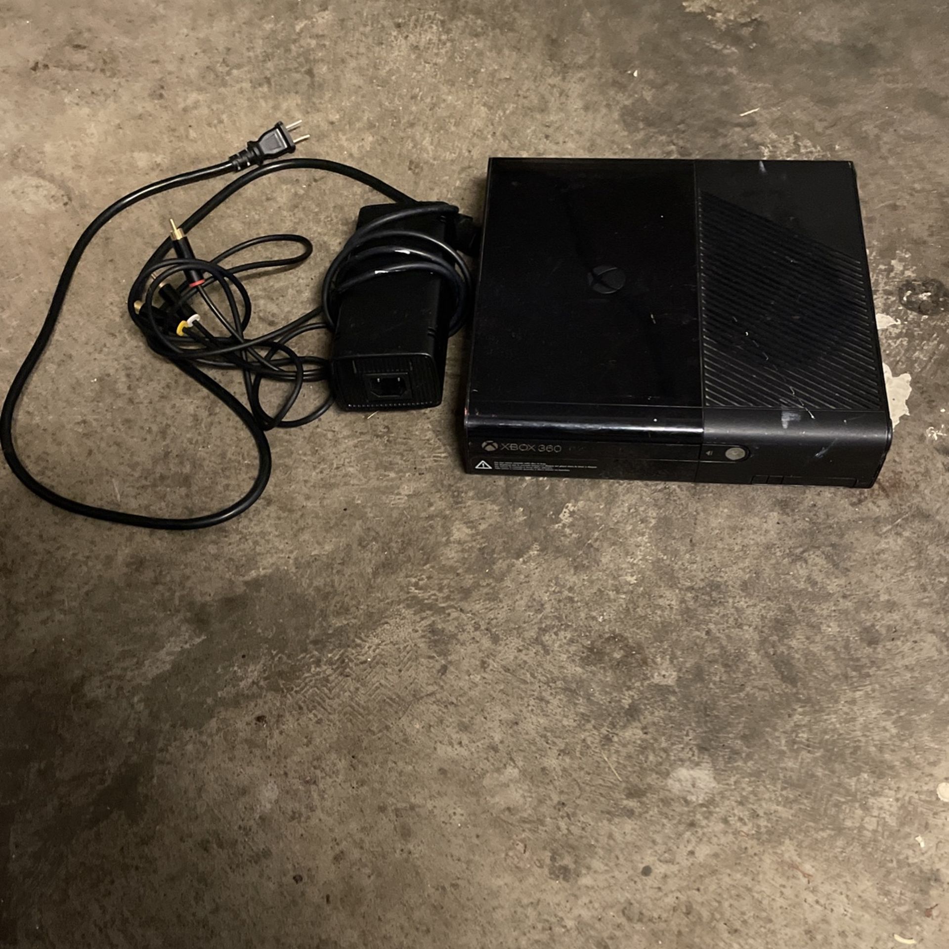 Xbox 360 Slim Working No Controllers Or Games