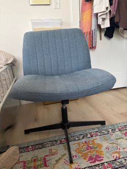 Wide desk chair