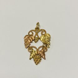Vintage Black Hills 10K Tri Gold Grape Vine Movable Charm Pendant