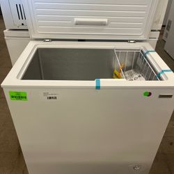 Vissani MDCF7WH 7 cu. ft. Manual Defrost Chest Freezer