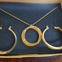 NEW TWO-TONE ETERNITY CIRCLE SET