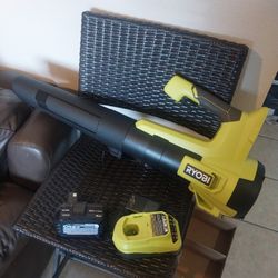 RYOBI LEAF BLOWER 18V LITHIUM WITH BATTERY AND CHARGER 