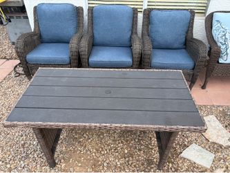 patio furniture 🌞  pet-free &  smoke- free  home