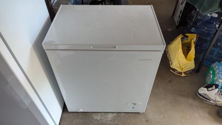 Insignia 7 Cu  Deep Freezer (Garage ready) 