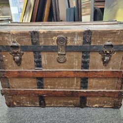 Antique Dome-Top Steamer Trunk – Late 19th Century Travel Chest
