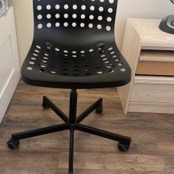 Swivel desk chairs with wheels