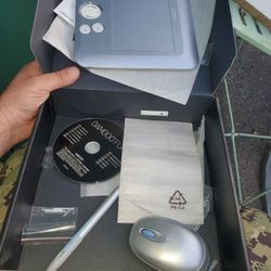 Used Bamboo Fun (Small) White Tablet with Pen, Mouse & Graphics Software  h7d 50s 10x10x3 1.5 lb