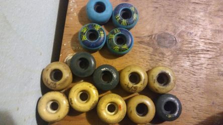 Skateboard wheels