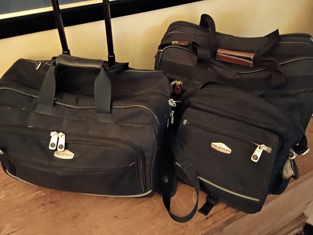 3 Piece Luggage For $25.