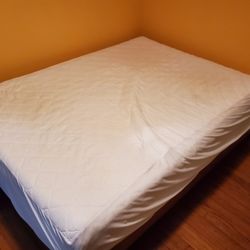 Queen bed: mattress and wood frame