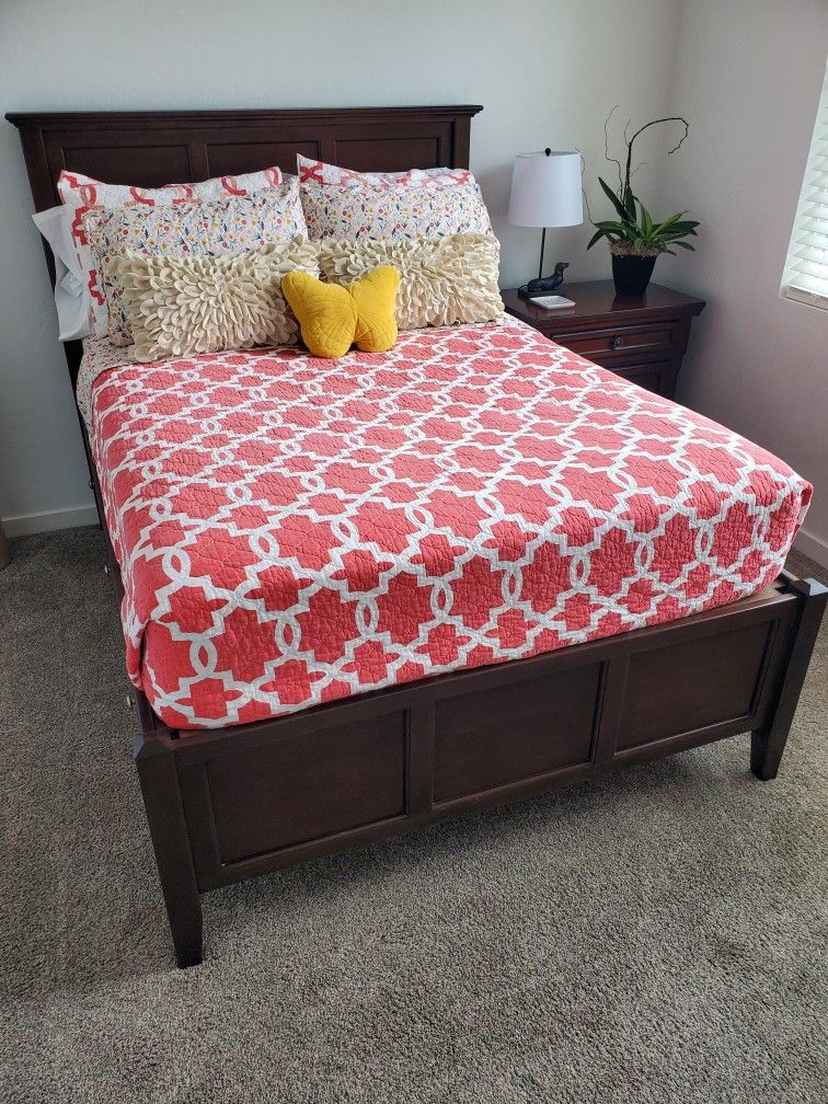 Full Size Wood Bed With Storage Drawers