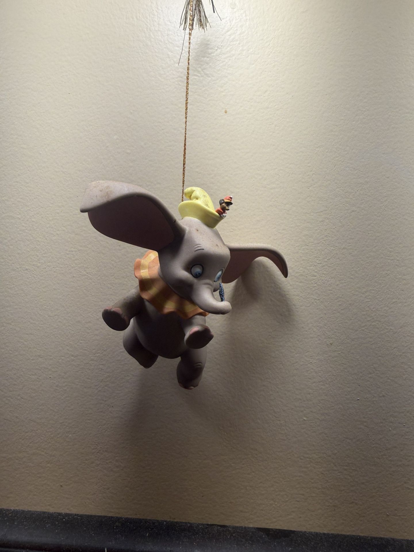 WDCC Disney When I See An Elephant Fly Baby Dumbo Timothy 4