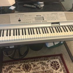 Keyboard Yamaha With Chair $60