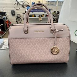 Michael kors Purse (‼️ASK FOR KASSY‼️)