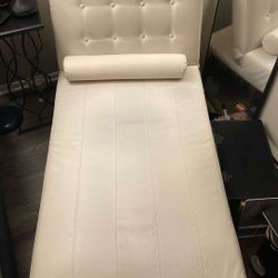 Crème Lounge Chair 
