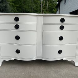 REFINISHED Beautiful DREXEL 6 drawers dovetail dresser $399 CAN DELIVER!