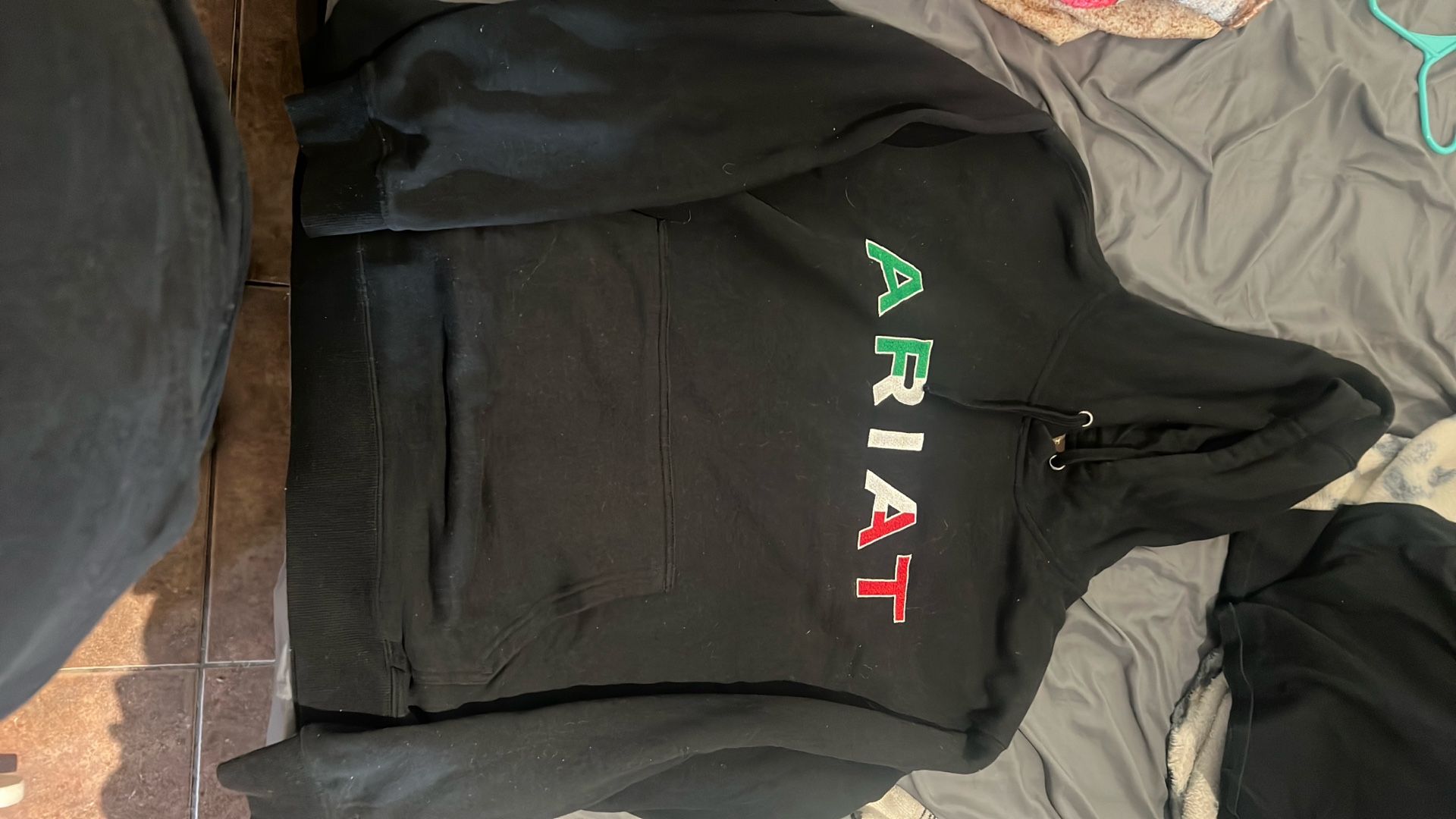 It’s a ARIAT Size L