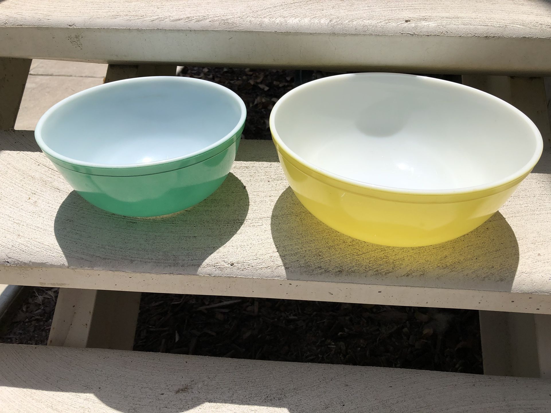 Vintage pyrex bowl