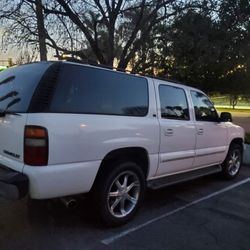 2002 Suburban  Trade For Honda  Or 7000$ Also 93 Del Sol