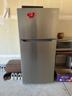 FRIGIDAIRE fridge