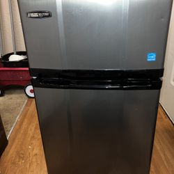 Mini Fridge With Freezer 