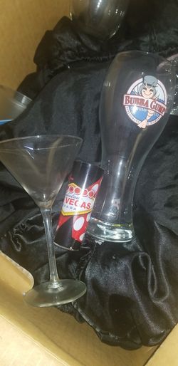 Box of assorted glassware