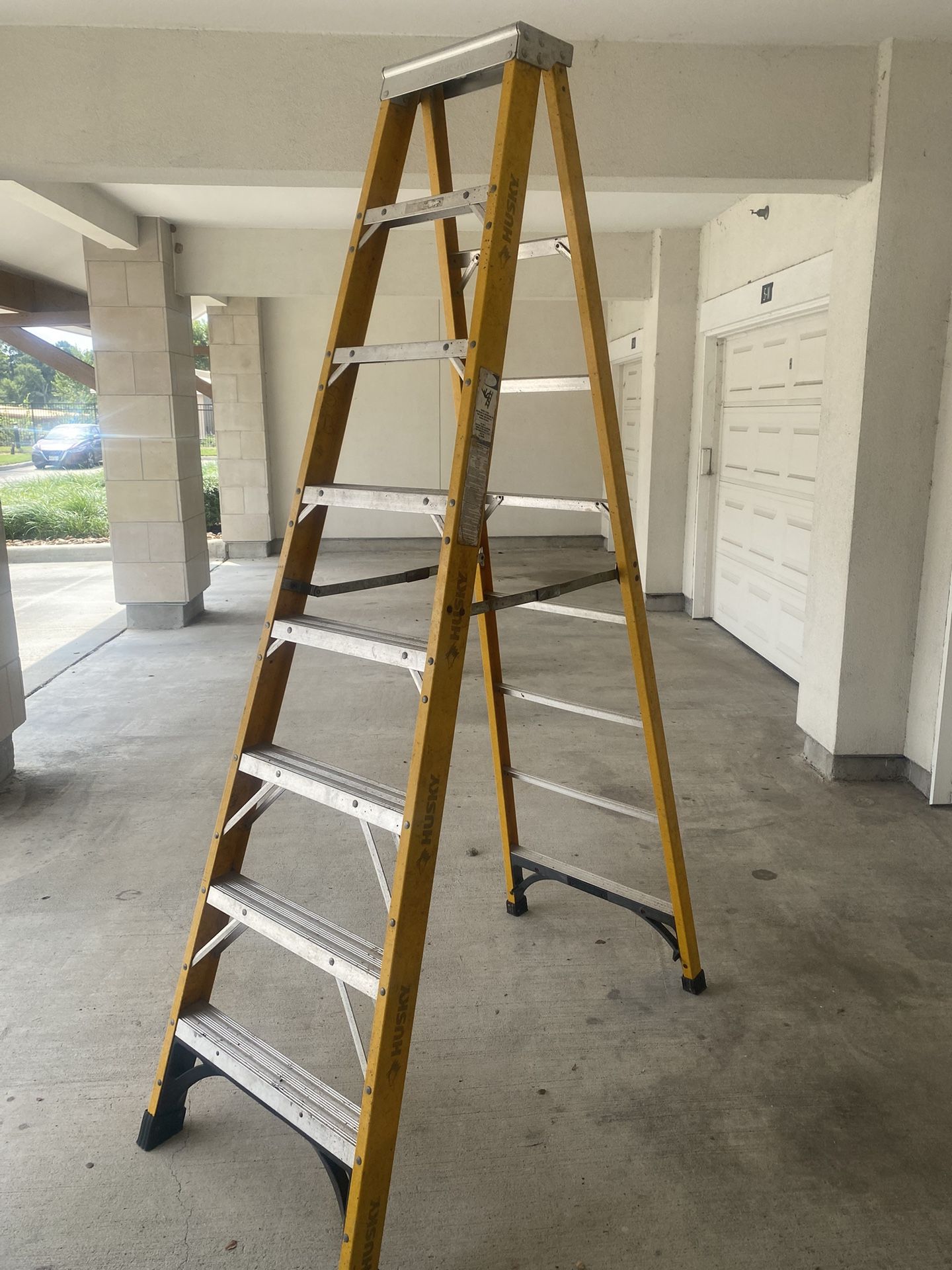 8 Foot Husky Ladder With Metal Top Not Plastic