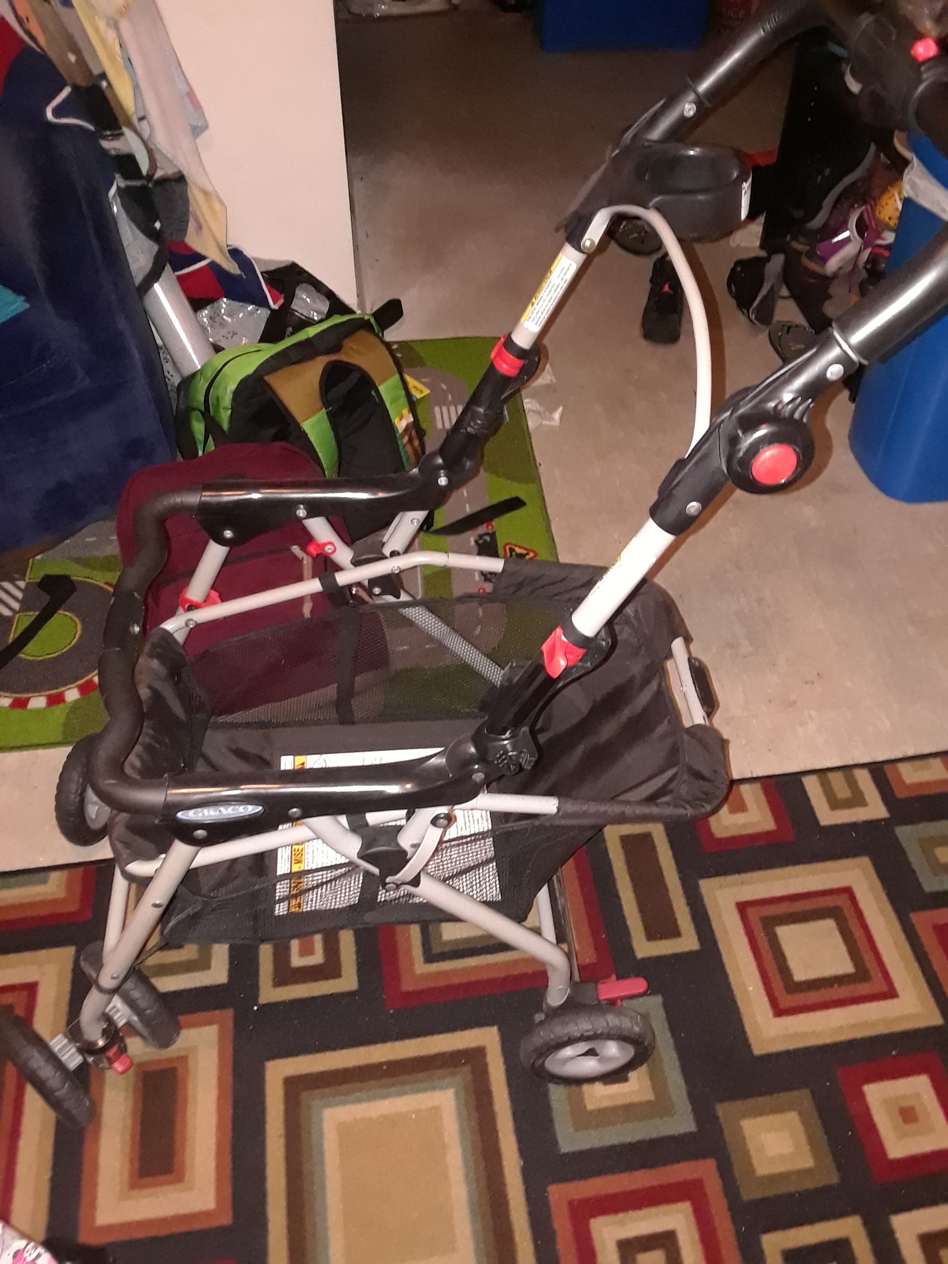 Graco light stroller just put the car seat !!!