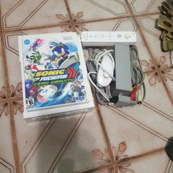 Nintendo wii  complete With 2 controller and one game sonic Rider Zero gravity