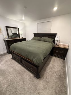 Cali King Bed Set