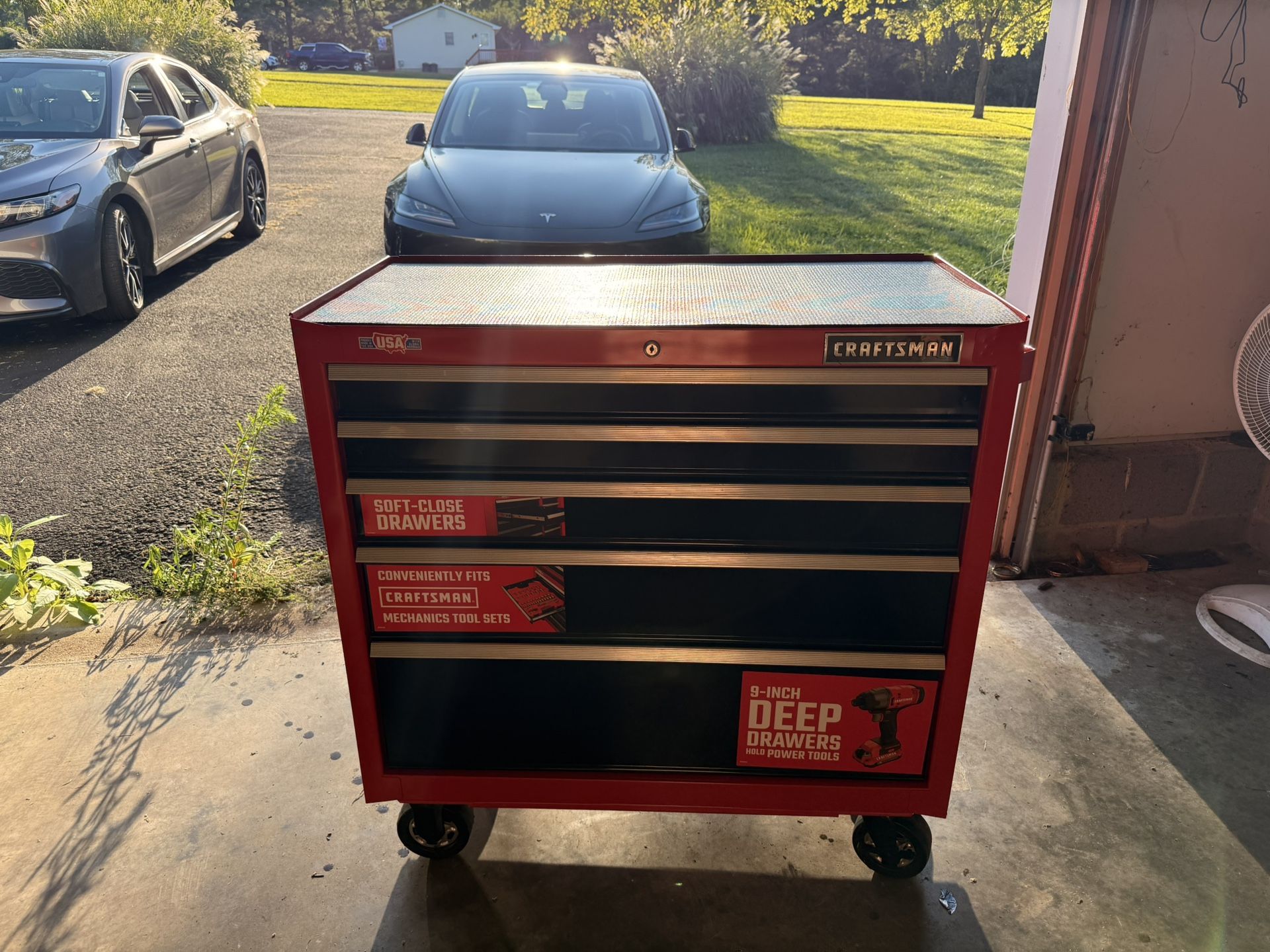 Craftsman Rolling Steel Toolbox With Lock. 