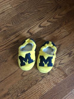 Kids boys slipper size small