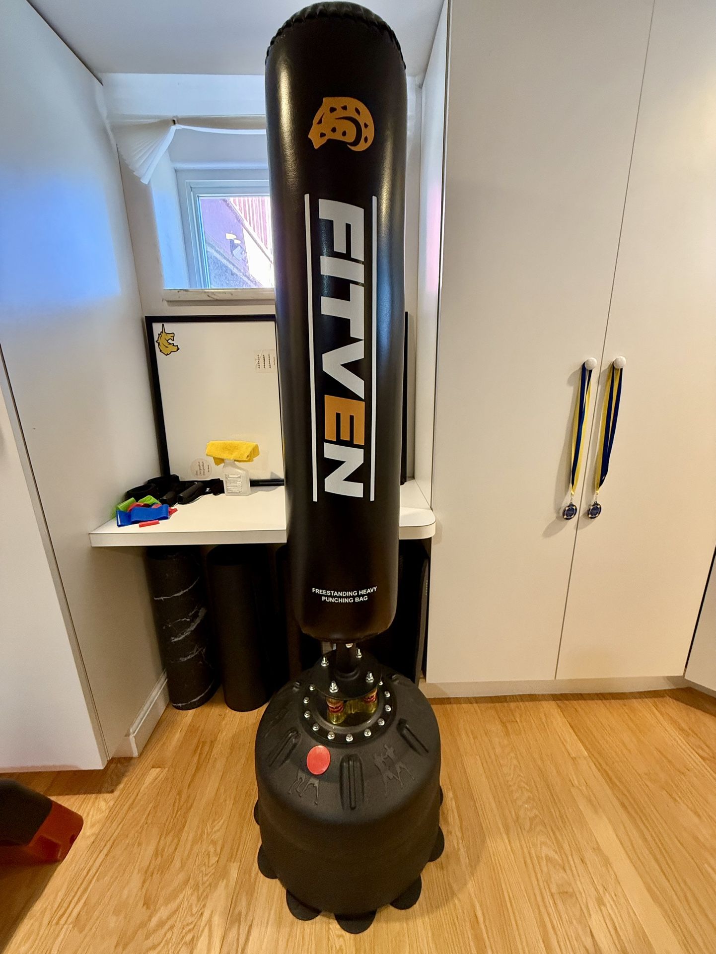FREESTANDING PUNCHING BAG